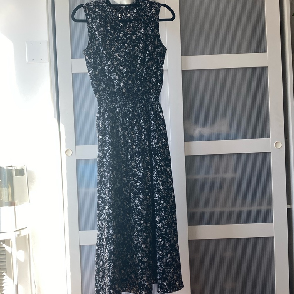 Black and white floral long dress with v-neck S from Uniqlo